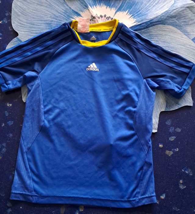 Koszulka Adidasa sportowa 128cm