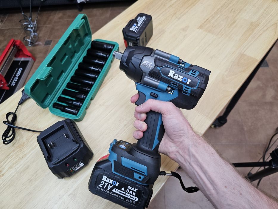 Комплект Гайковерт Razor 800Nm + 2шт акб4.0Ah +з.у+Набор Головок 10шт