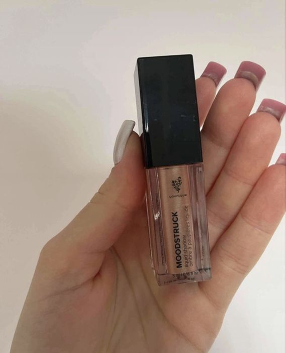 Płynny cień do powiek