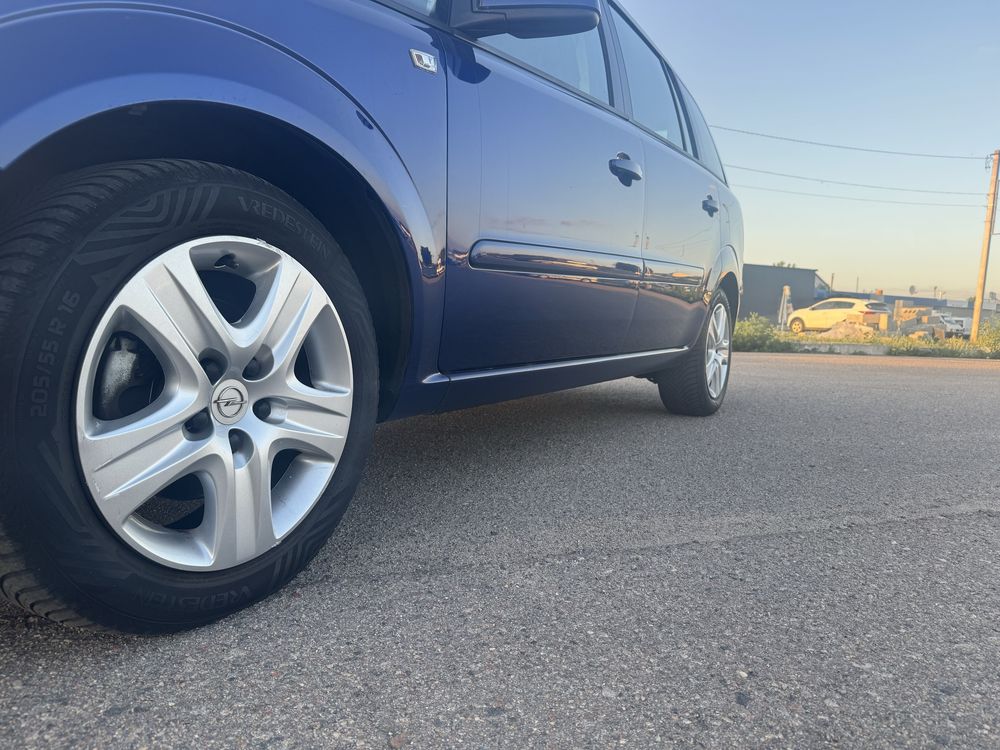 Opel Zafira 1,6 бензин 7 місць