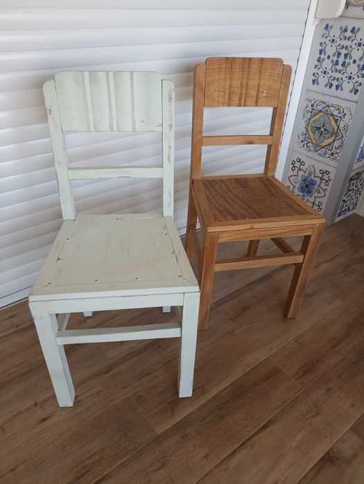 Mesa antiga e cadeiras renovadas