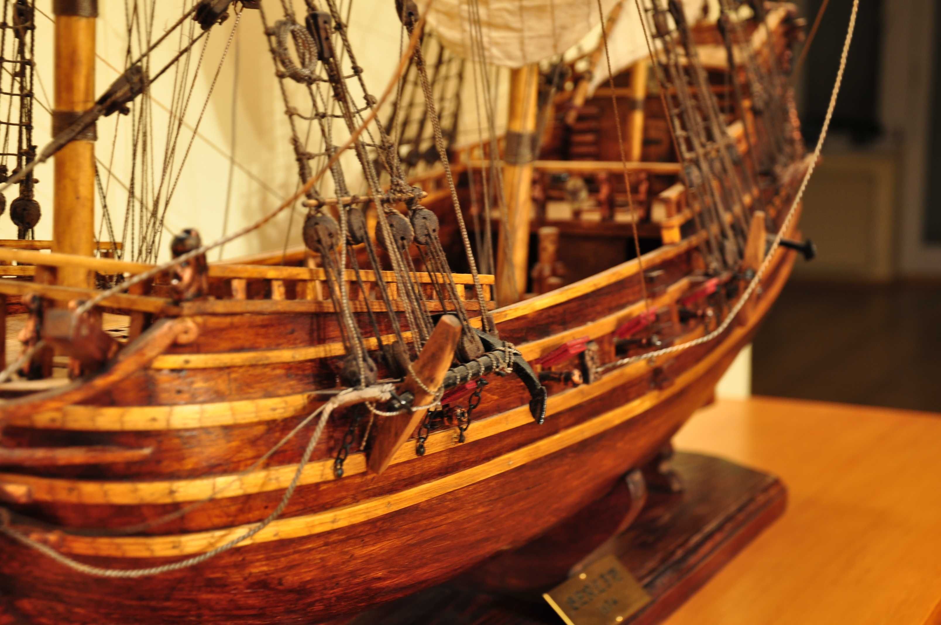 Duży drewniany model statku Berlin z 1674, ręcznie wykonany