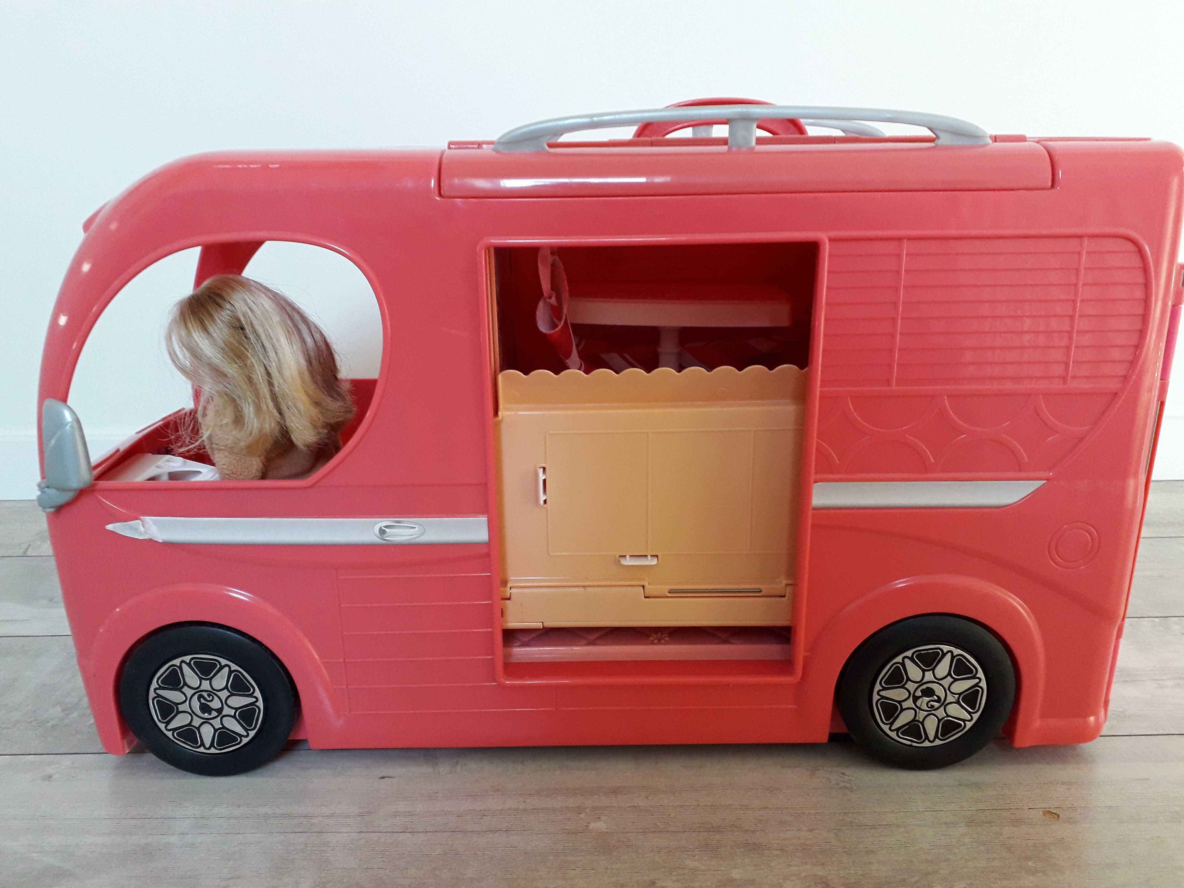 Camper Kamper Barbie z basenem i zjeżdżalnią Mattel