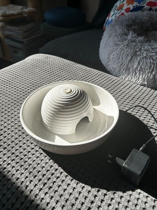 Fontanna ceramiczna dla kota