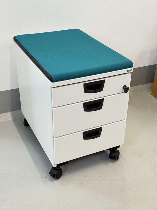 Kontenerek biurowy z siedziskiem Kinnarps