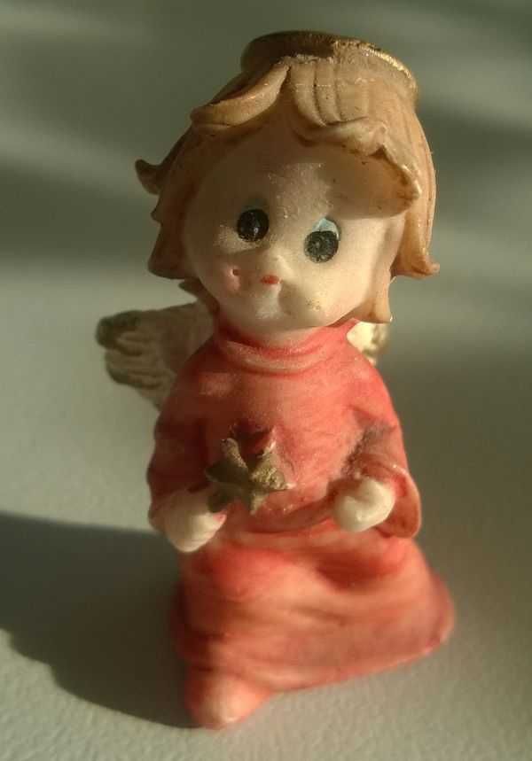 Figurki Aniołków Figurka Aniołek z magiczną różdżką czerwony 5cm