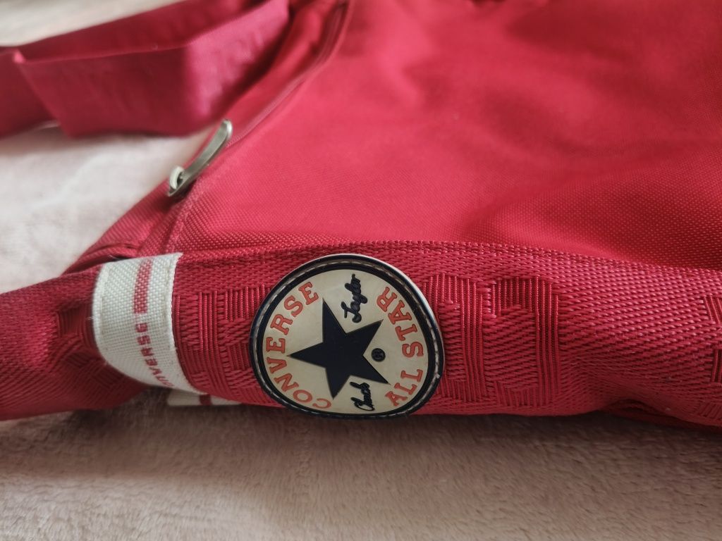 Czerwona torebka Converse
