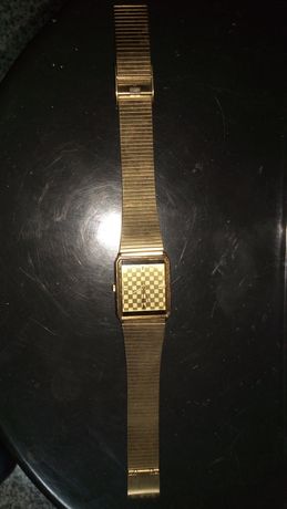 Relógio dourado Casio