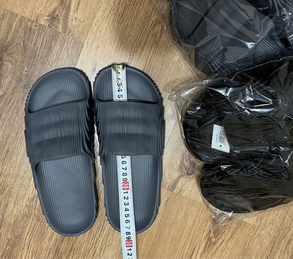 Супер легкі і зручні шльопанці Slide ADILETTE 40-45 р. опис читаємо!!!