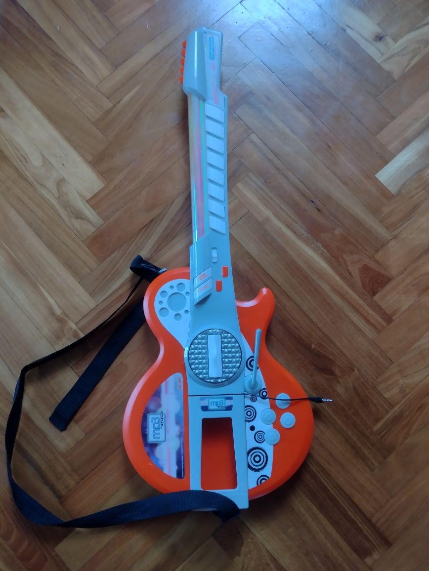 Gitara grająca Simba na baterie z MP 3 stan idealny