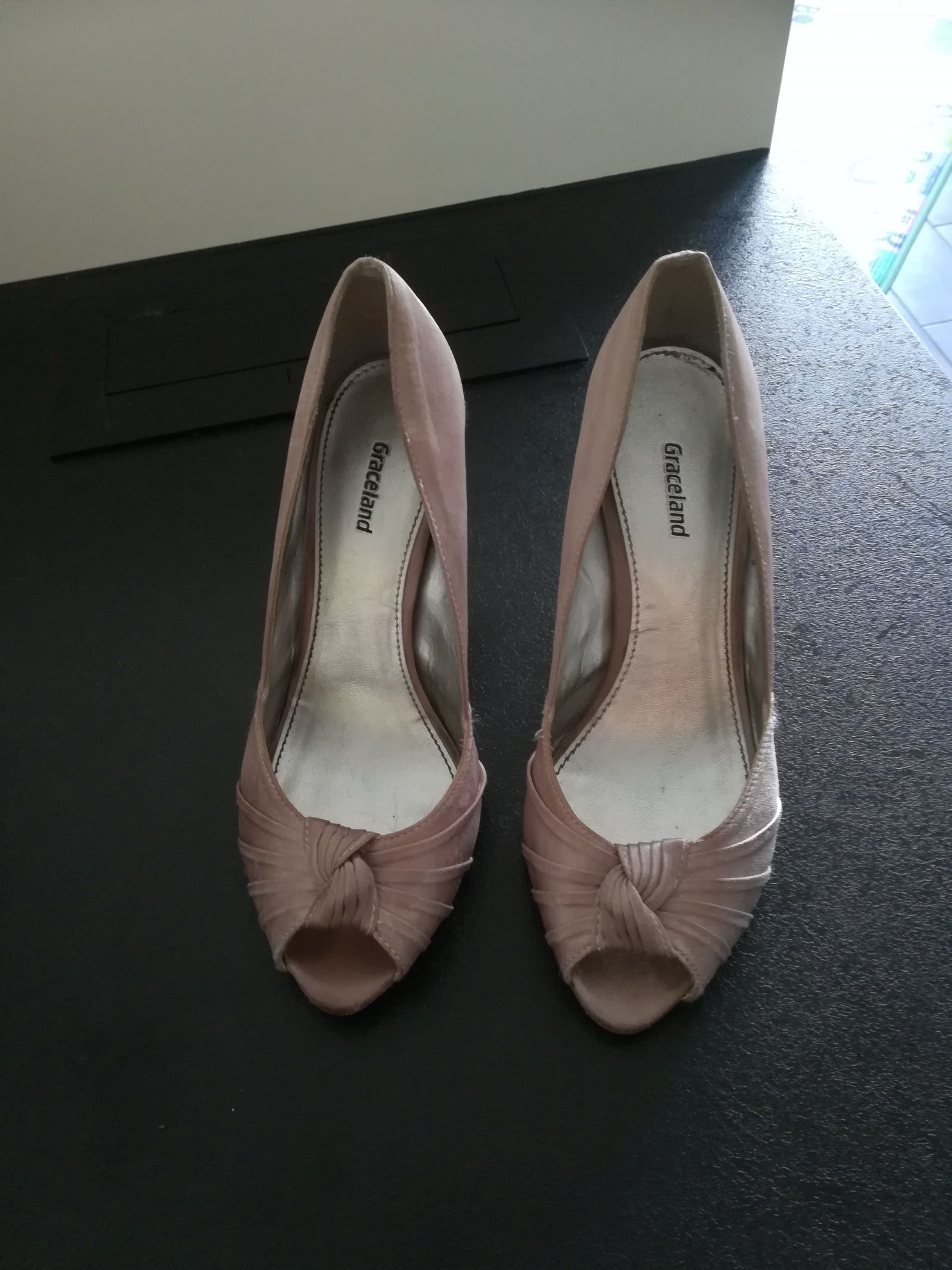 Buty perłowe rozmiar 36
