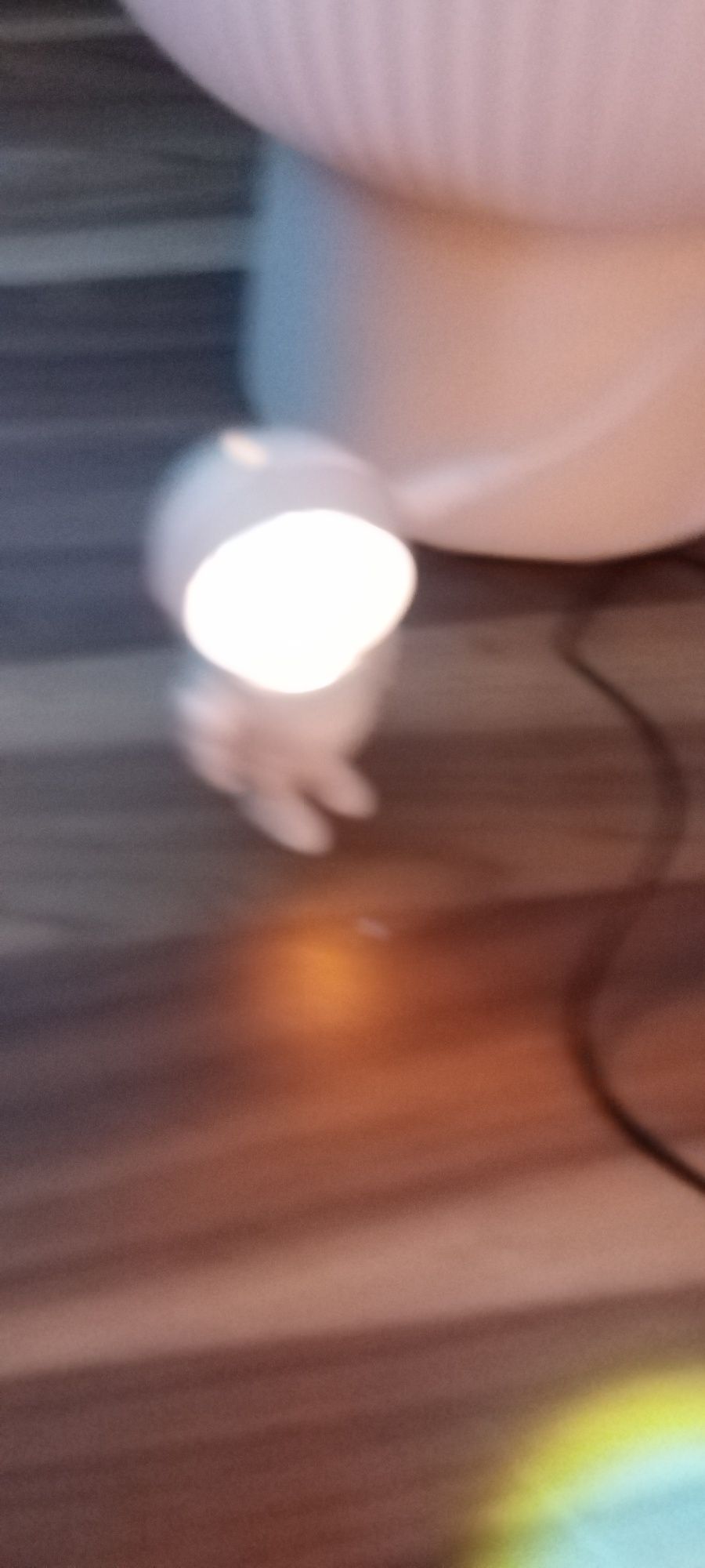 Lampka astronauta imitująca zachód słońca