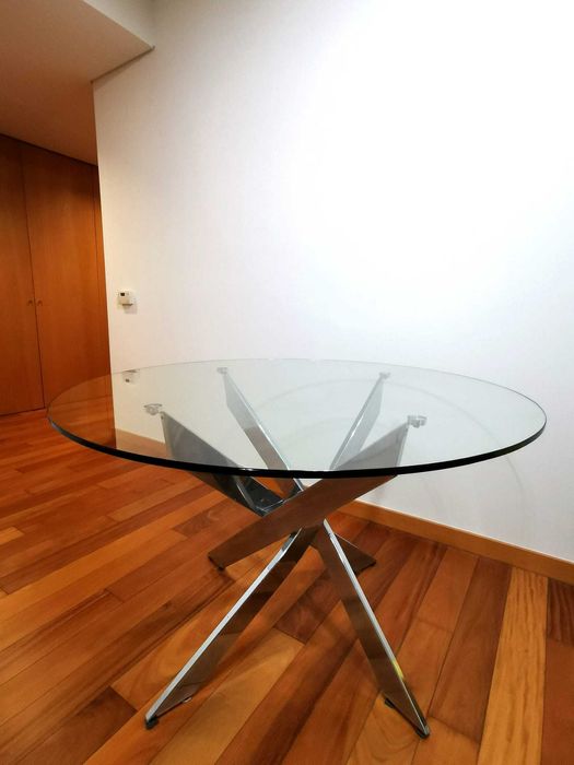 Mesa de jantar redonda + 4 cadeiras