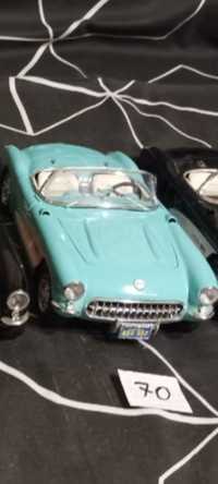 Model Chevrolet Corvette 1957 turkusowy Burago skala 1:18