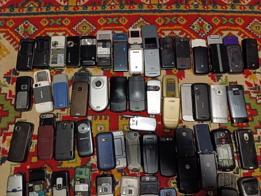 Лот телефонов Nokia, Sony Eriksson, Motorola, Siemens, Samsung