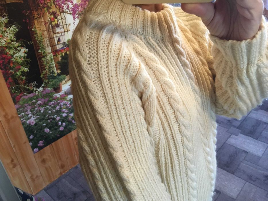 Джемпер об'ємного ручного в'язання етностиль реглан