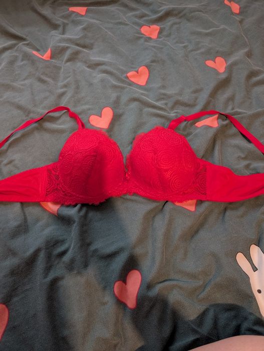 Biustonosz czerwony założony jeden raz Han 40/90B