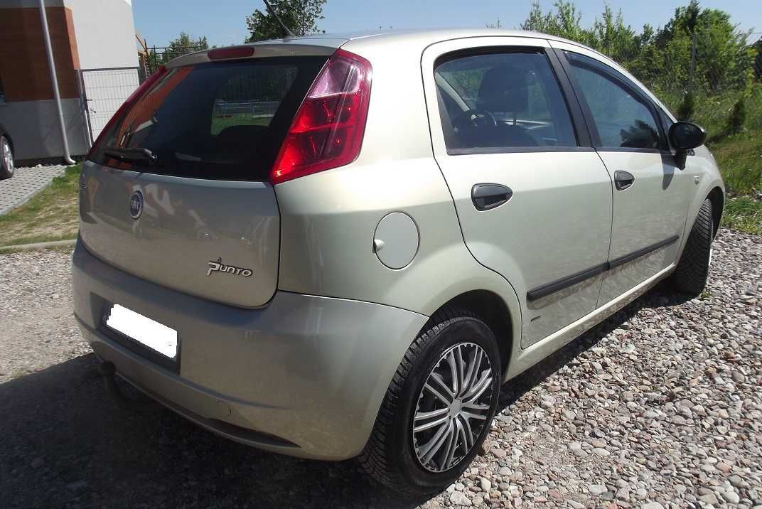 Fiat Grande Punto 1,4 benzyna, pięć drzwi, hak, 140 tys km.