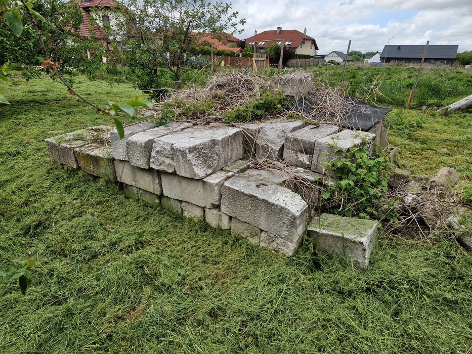 Pustaki i Gruz Oddam Za Darmo