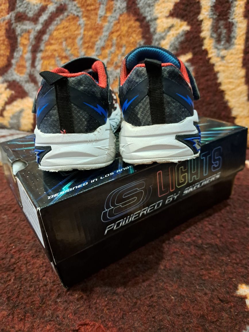 Кросівки Skechers на хлопчика. Недорого.