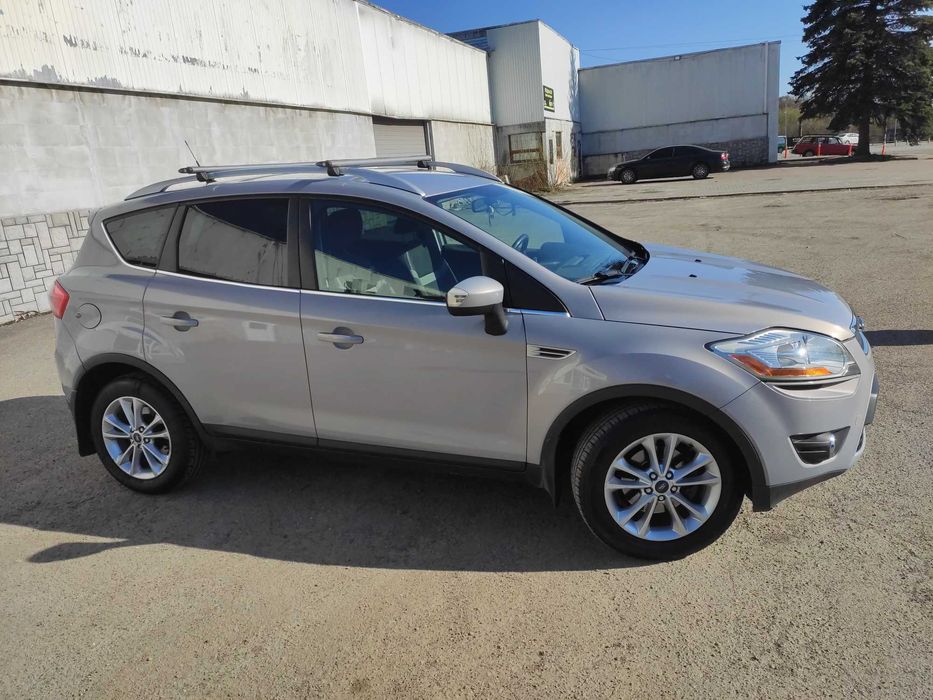 автомобіль Ford kuga 1