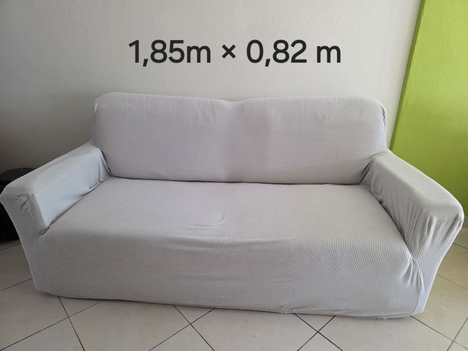 Sofá usado. Duas almofadas, 3 lugares. Oferta da capa da foto.