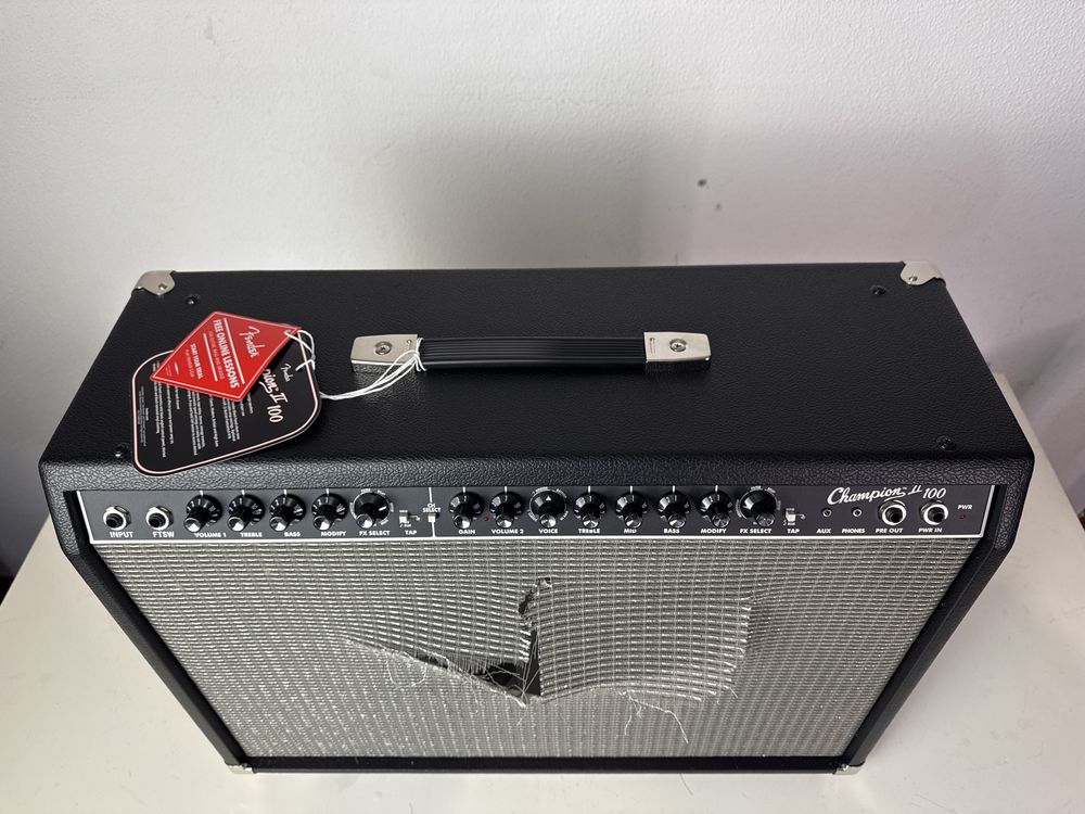 Amplificador fender champion ii 100 avariado