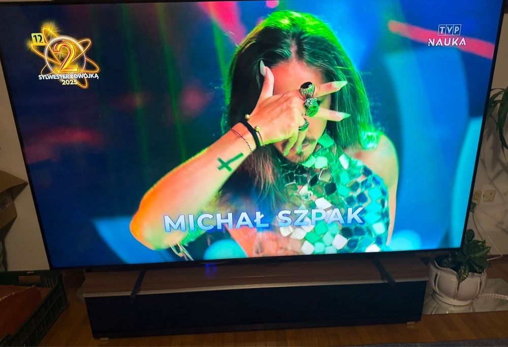 Telewizor Samsung ledowy 85 cali  4 letni UE85AU8002K