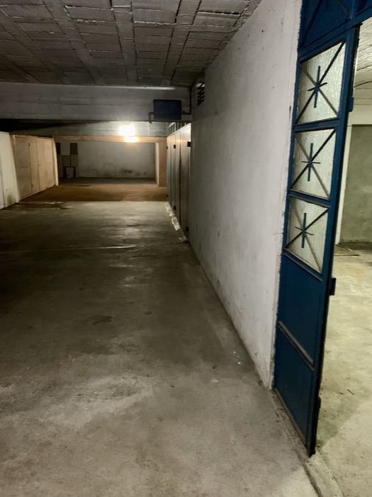 Armazém / 2 lugares garagem perto do centro (Sé)