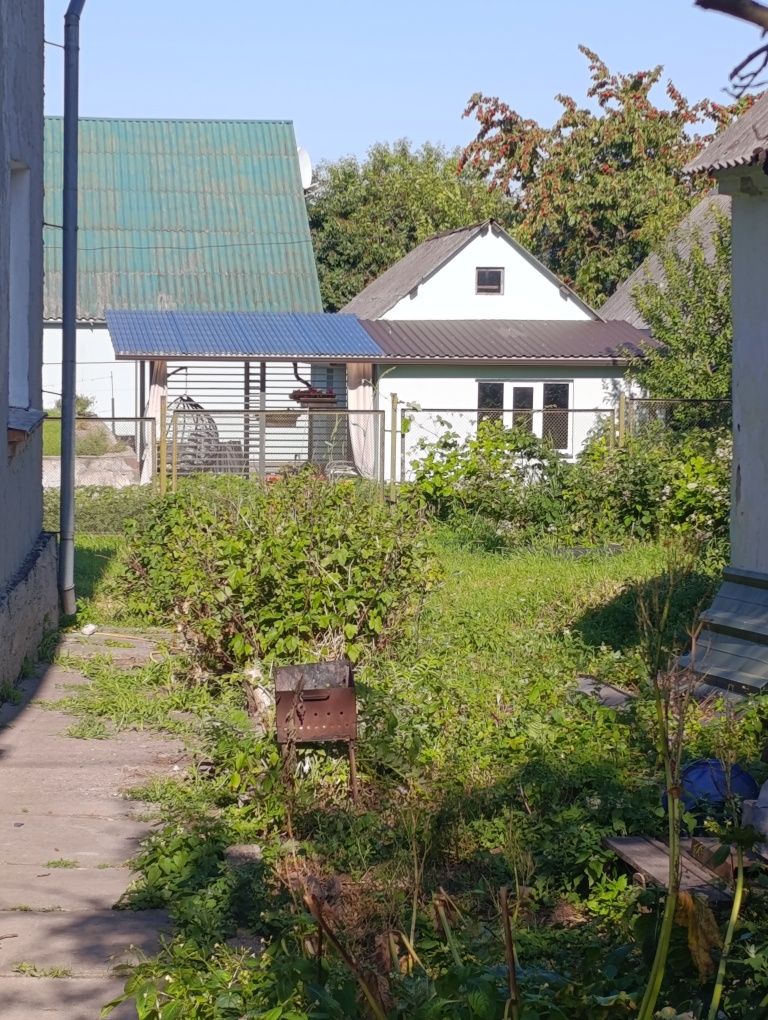 Продаж будинку у місті з ділянкою 10 с