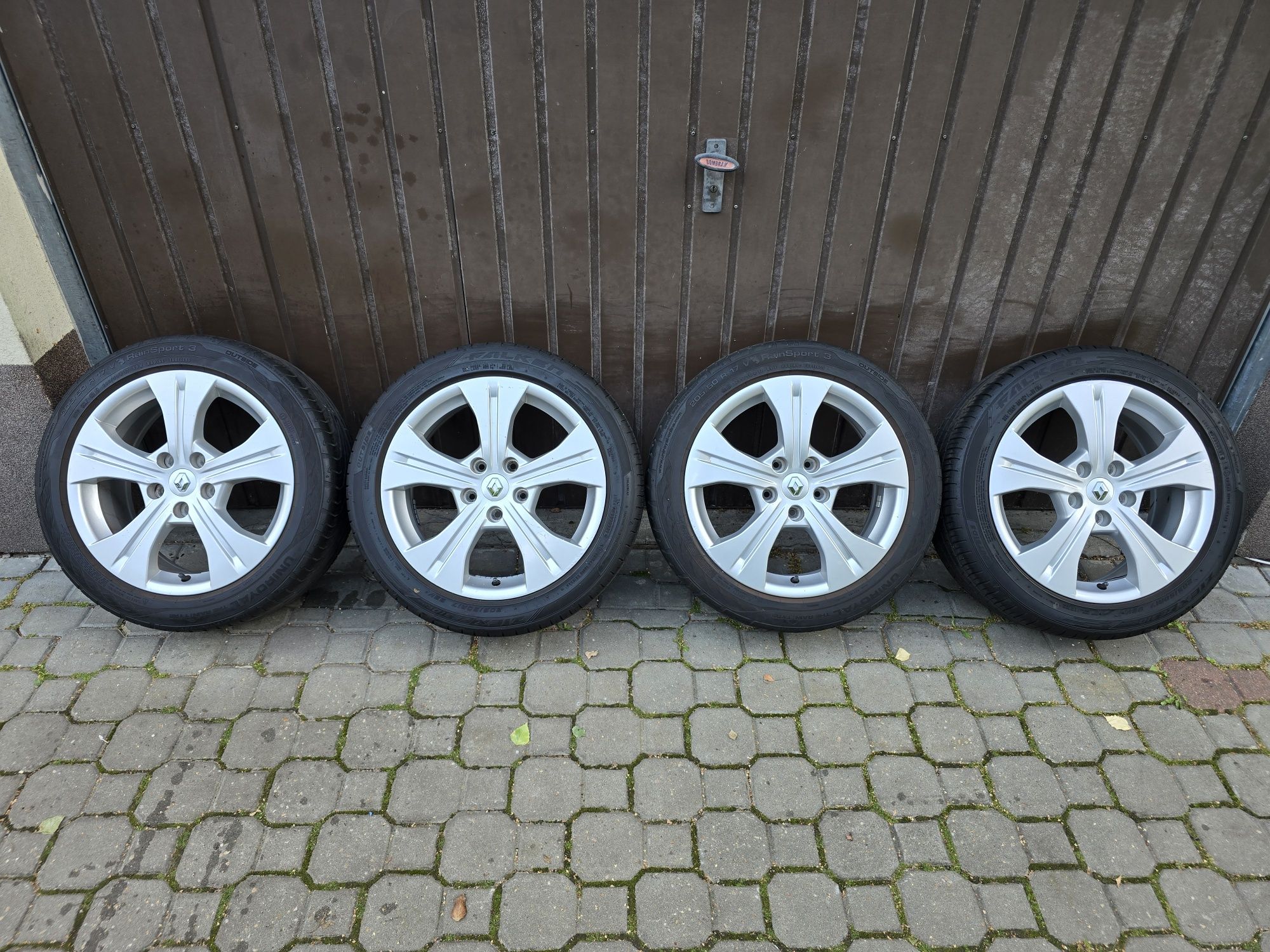 Felgi z oponami 205/50R17 Renault Megane 3 4 5x114,3 Scenic Kangoo III