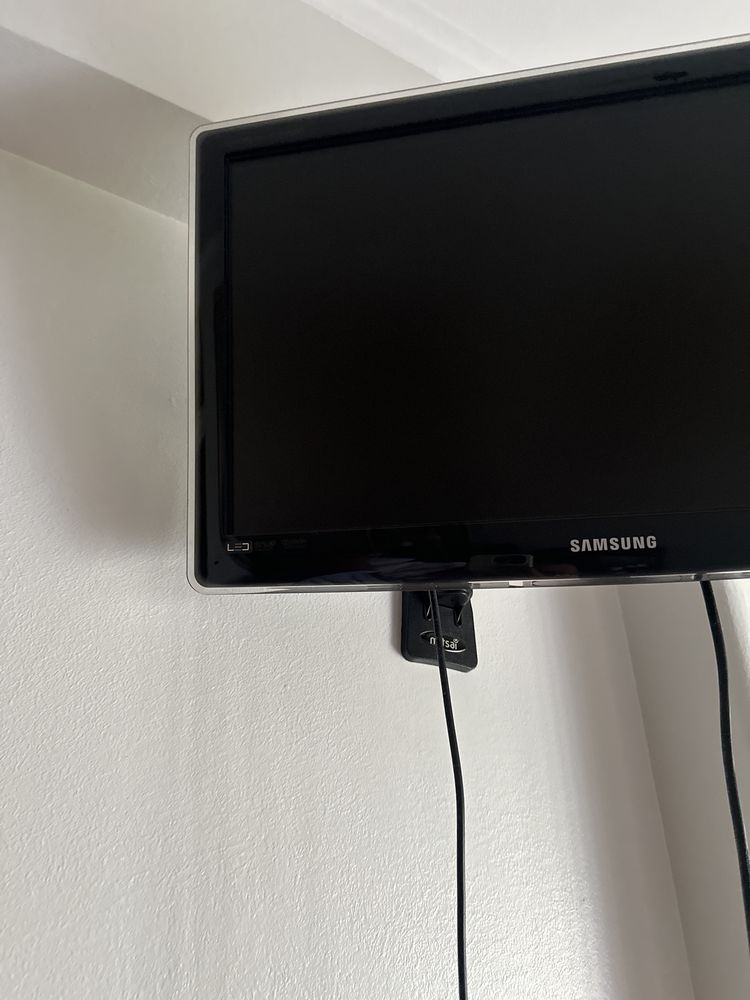Vendo Televisão Samsung Led com suporte parede
