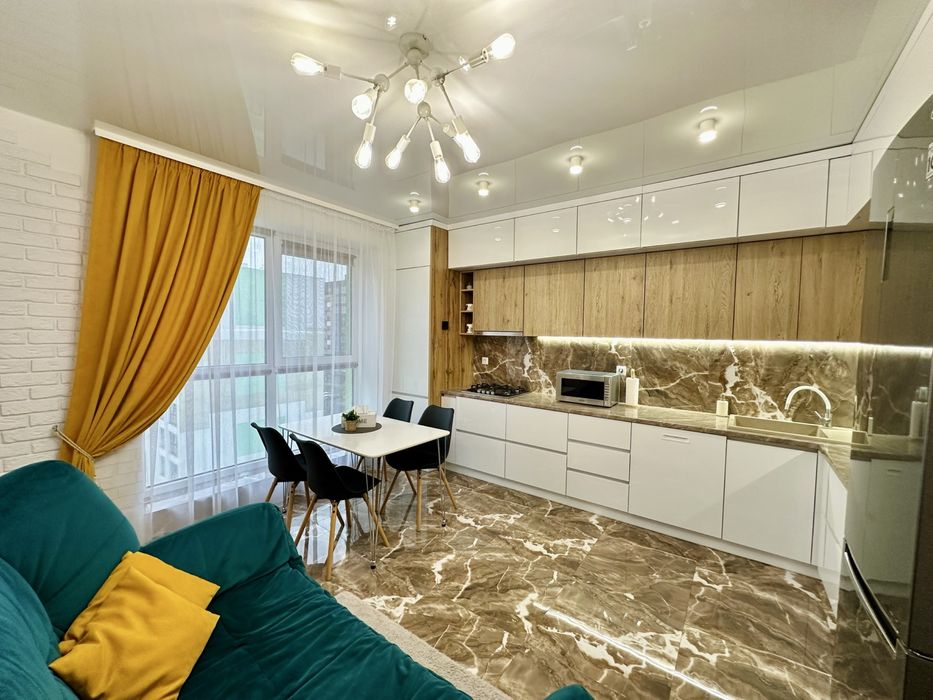 Продам двокімнатну квартиру на Щасливому! Терміново