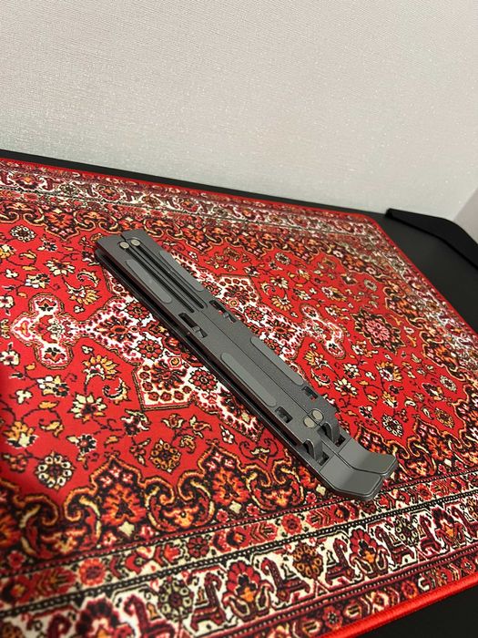 Металева підставка для ноутбука або планшету