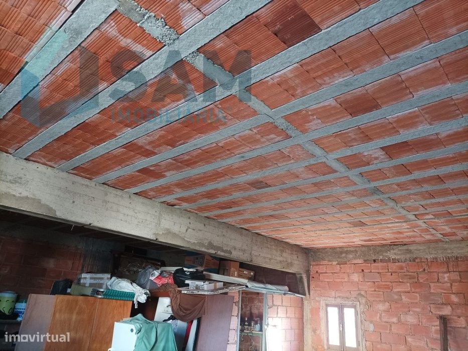 Terreno Urbano com armazém