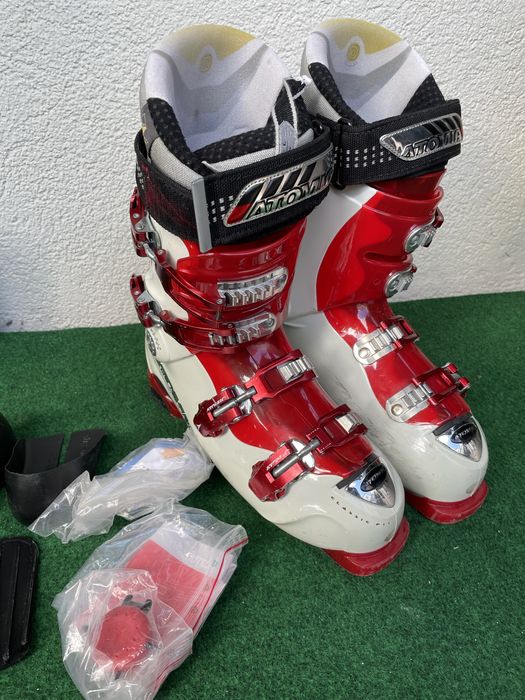 Лижні черевики Atomic