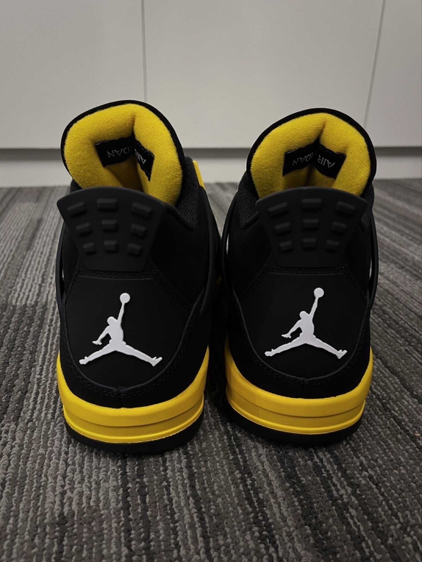 Buty  Jordan4 Air Retro Thunder nowy z metką EU.44