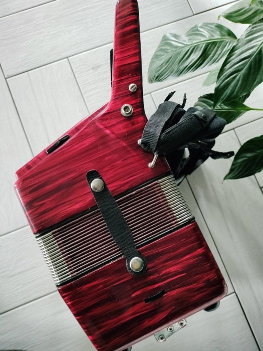 Akordeon Weltmeister 80 basów.