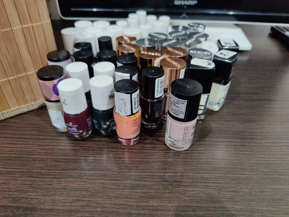 Kosmetyki, makijaż, lakiery