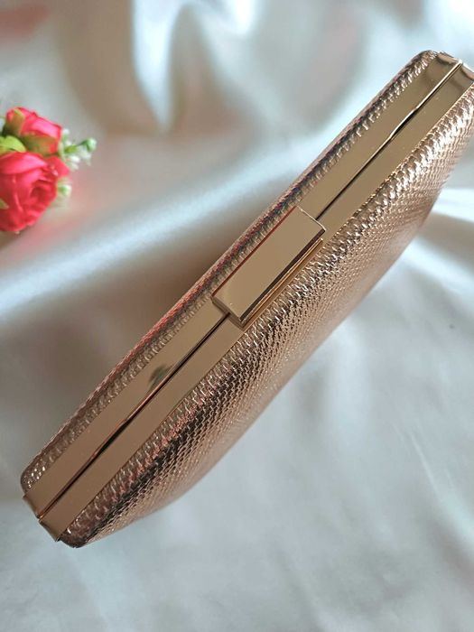 Wieczorowa kopertówka - Karbowane złoto