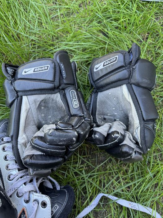 Хокейні щитки, лікті, краги та шолом. Bauer, Easton, CCM, Reebok