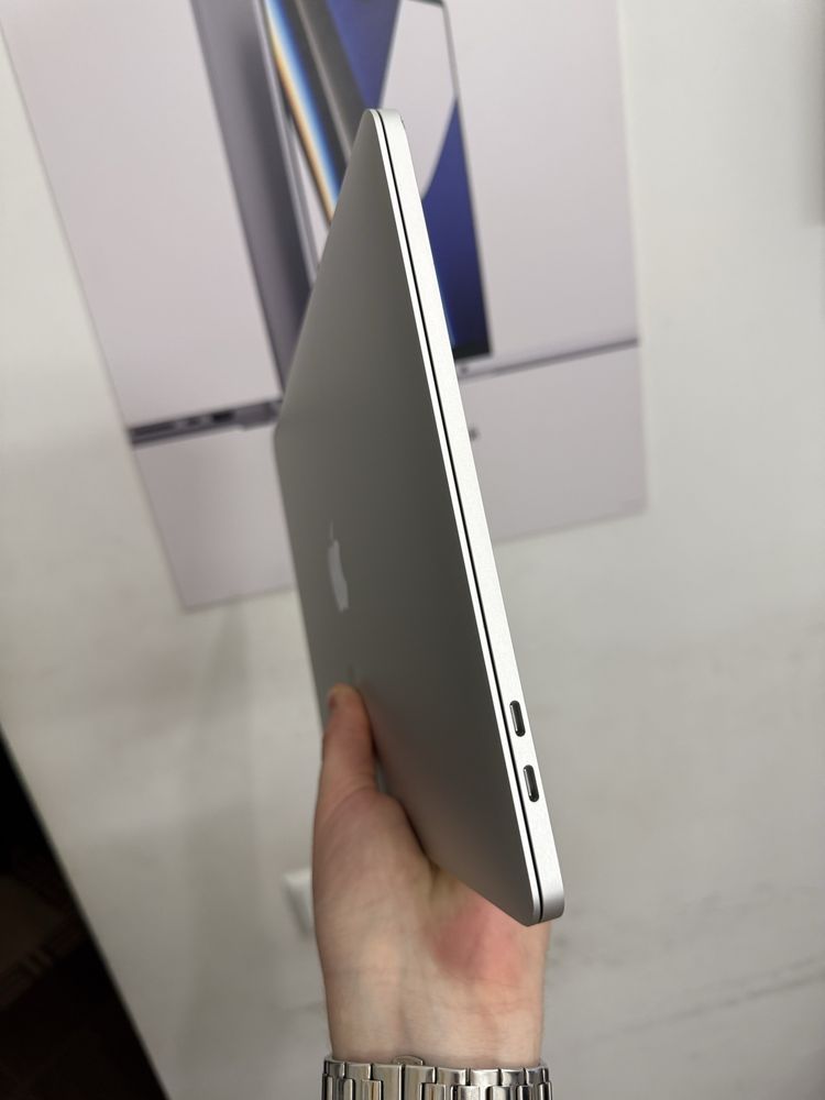 MacBook Pro M1 8/512GB Silver/Space є кількість