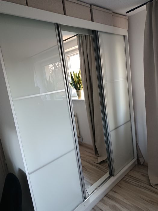 Szafa przesuwna lacobel z led