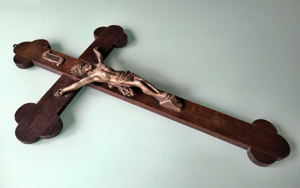 Drewniany krzyż (56 cm) z przełomu XIX/XX wieku