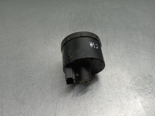 Botão / interruptor de luzes VOLKSWAGEN Golf VI (5K1)