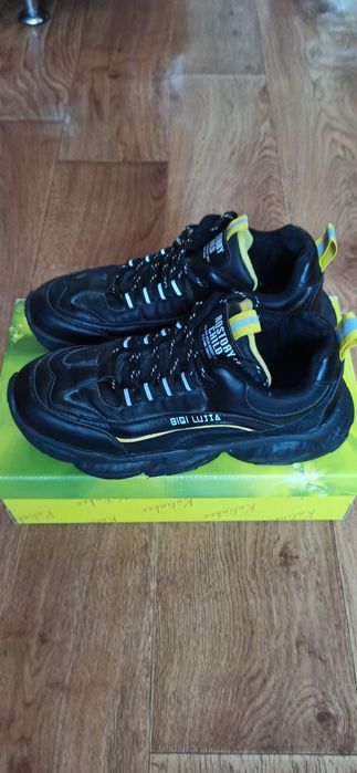 Продам детские резиновые сапоги.