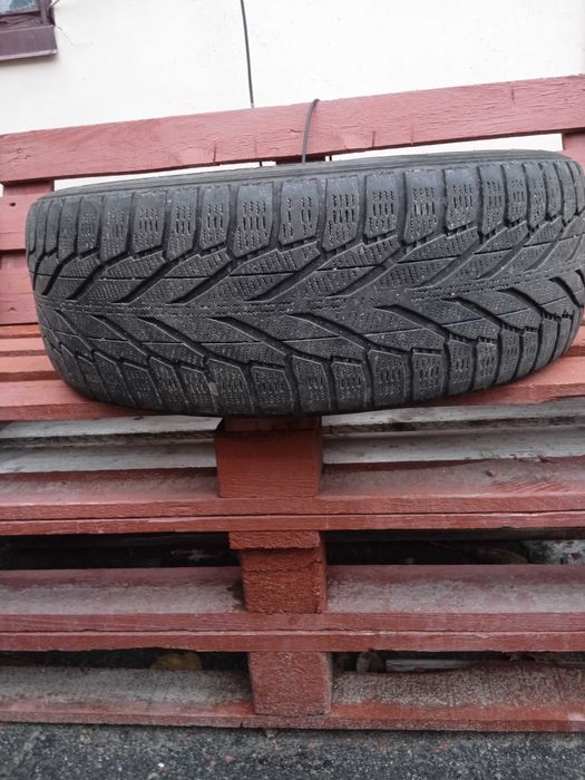 Резина Nokian 215 60 R17  1 шт.