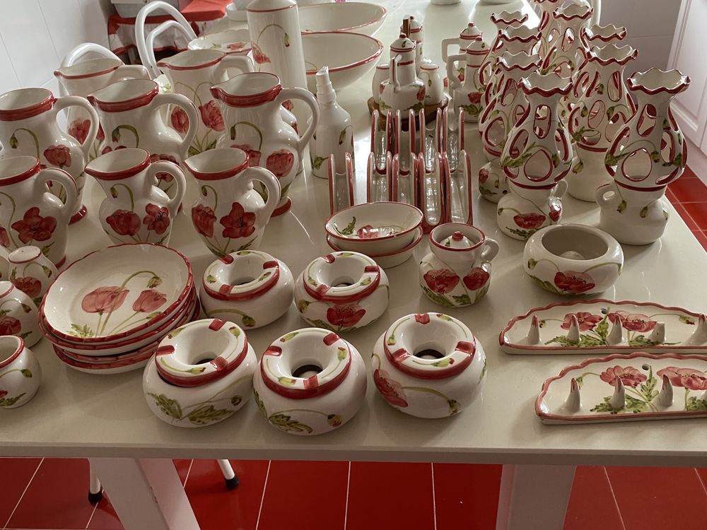 Conjunto de loiça pintada à mão