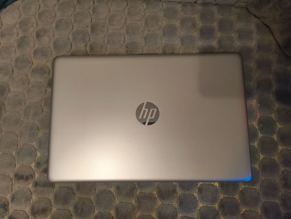 Laptop HP 255 g7 8ram ssd 512gb