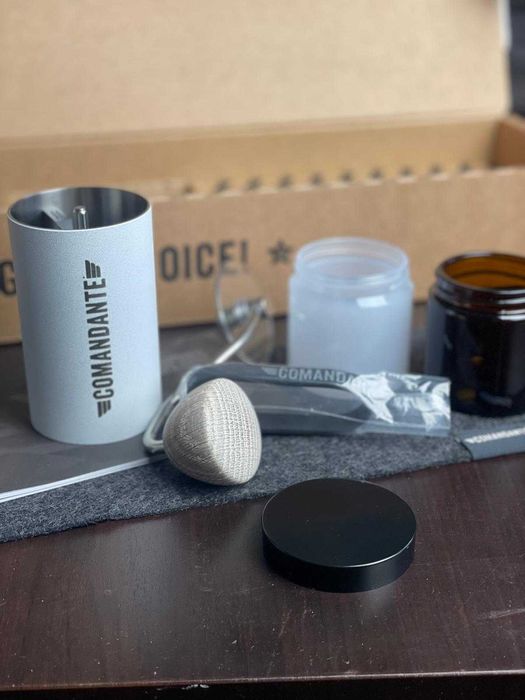 Młynek Comandante C40 MK4 Nitro-Blade - Snowy White Grinder Red Clix